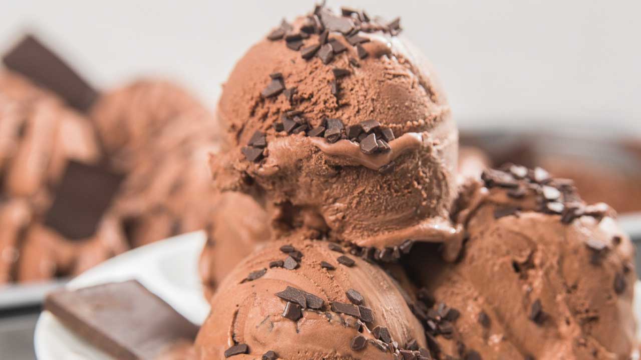 Como fazer um sorvete de chocolate com 3 ingredientes