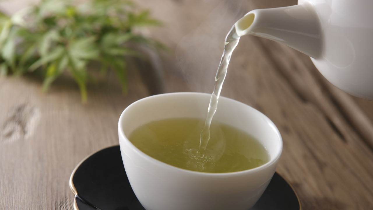 Chá de louro: benefícios para a saúde que você precisa conhecer